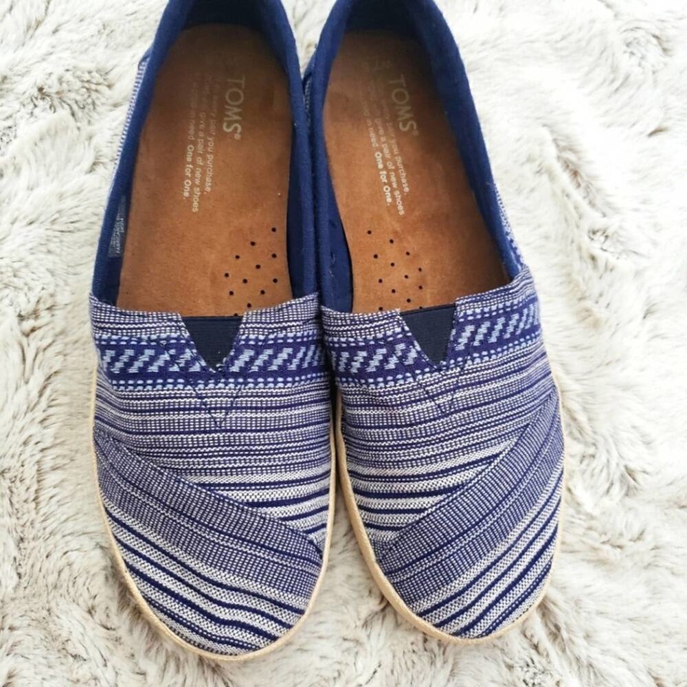 TOMS BLUE STRIPE LOAFERS SIZE 7.5